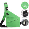 Grüne Crossbody Tasche links getragen - ergonomisches Design