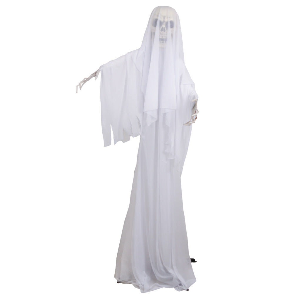 Unheimliche Hexenfigur - Komplettansicht der Halloween-Dekoration mit Leuchteffekt